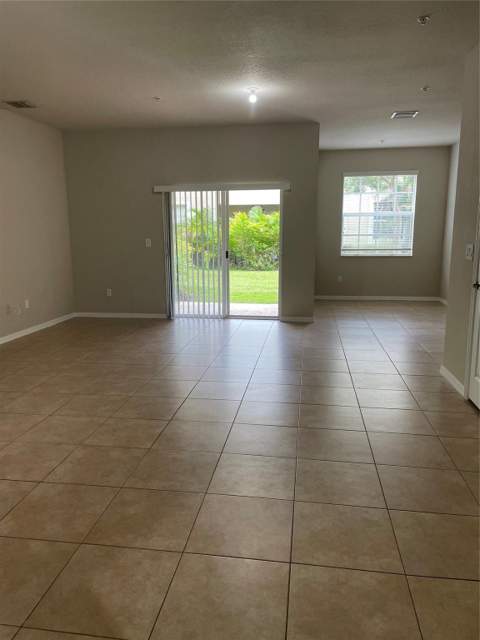 9076 Preston Place, Tamarac FL - photo 11 of 17