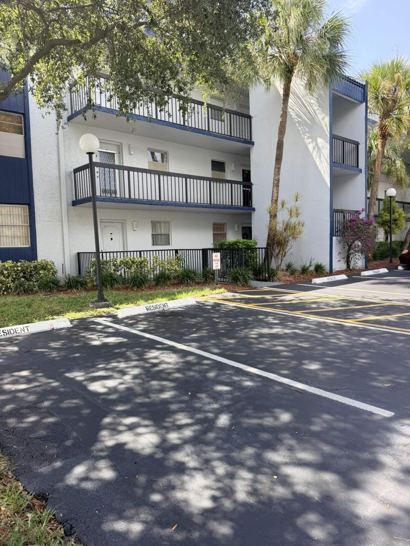1 bedroom Condominium at 3150 Holiday Springs Boulevard #8-111, Holiday Springs Village 1 Condo, Margate — photo 3