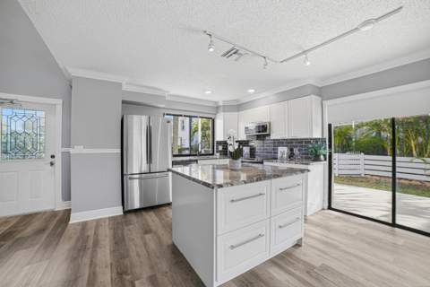 324 W Pine Street #11, Lantana FL - photo 6 of 39