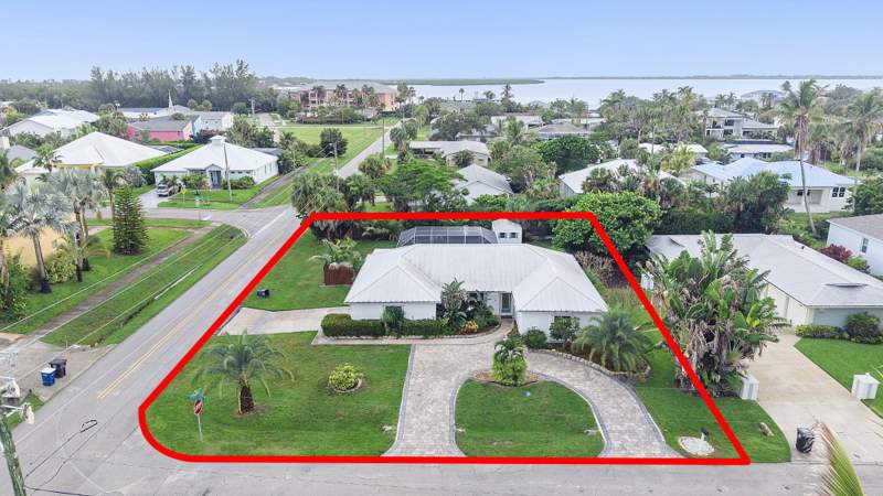 3 bedroom Single Family Residence at 1577 Thumb Point Drive, Thumb Point Subdivision, Fort Pierce — photo 4