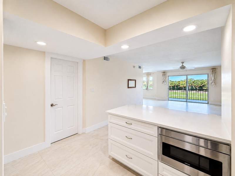2 bedroom Condominium at 9411 N Hollybrook Lake Drive #310, Hollybrook Golf And Tennis Club , Pembroke Pines — photo 2