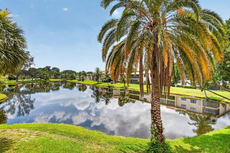 2 bedroom Condominium at 9287 Vista Del Lago #13 D, Pines Of Boca Lago, Boca Raton — photo 4