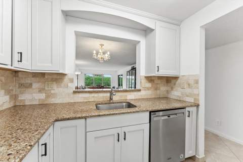 5635 Queen Palm Court #D, Delray Beach FL - photo 9 of 30
