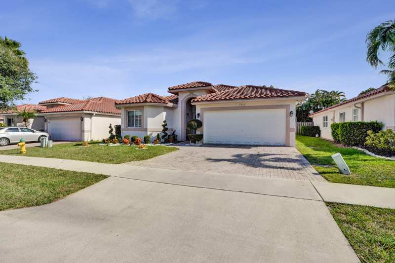 3 bedroom Single Family Residence at 7572 Parkside Lane, Springs Gateway, Margate — photo 1
