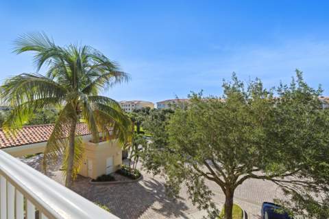 16 Harbour Isle Drive #302, Fort Pierce FL - photo 13 of 38