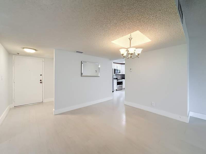 2 bedroom Condominium at 16300 Golf Club Road #201, Country Club Apts At, Weston — photo 3
