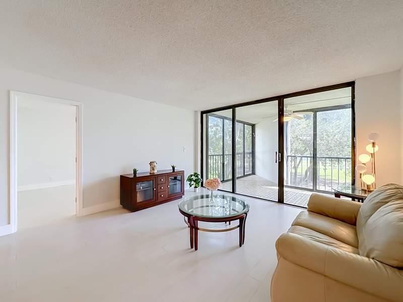 2 bedroom Condominium at 16300 Golf Club Road #201, Country Club Apts At, Weston — photo 5
