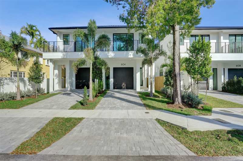 3 bedroom Townhouse at 606 SW 7th Avenue, Tarpon River, Fort Lauderdale — photo 1
