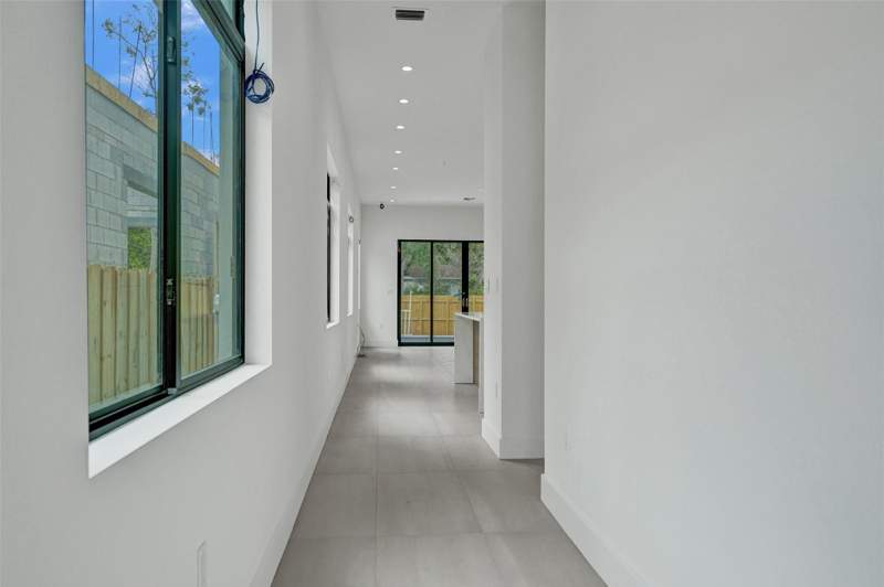 3 bedroom Townhouse at 606 SW 7th Avenue, Tarpon River, Fort Lauderdale — photo 4