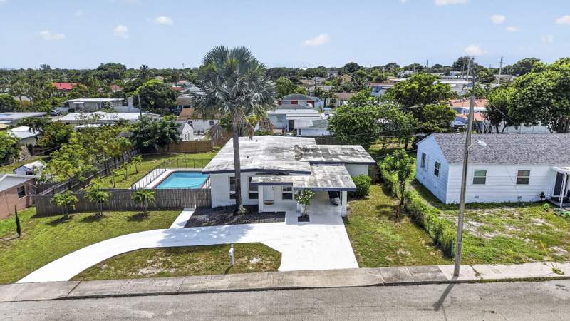 5 bedroom Single Family Residence at 840 Bradley Street, Lake View Ridge, West Palm Beach — photo 3