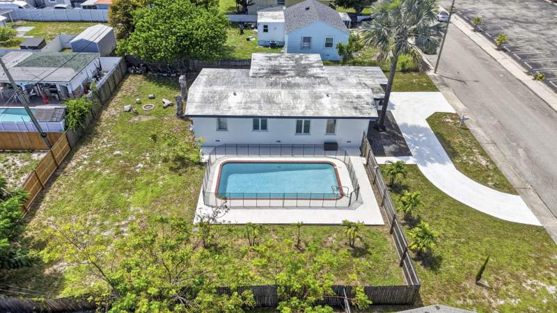 5 bedroom Single Family Residence at 840 Bradley Street, Lake View Ridge, West Palm Beach — photo 5