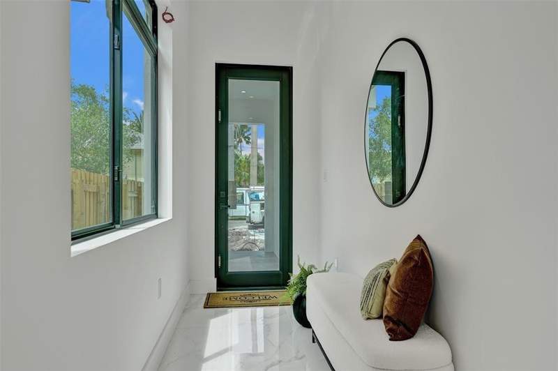 3 bedroom Townhouse at 608 SW 7th Avenue, Tarpon River, Fort Lauderdale — photo 4