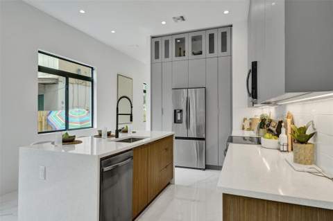 608 SW 7th Avenue, Fort Lauderdale FL - photo 8 of 19