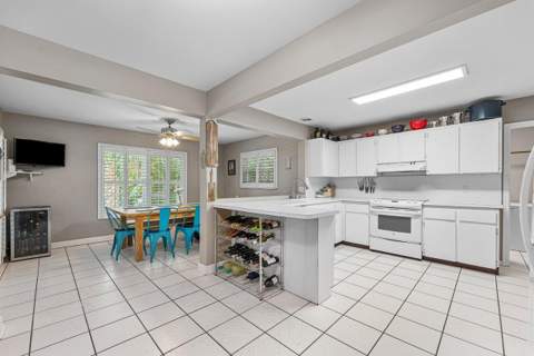 612 NW 7th Court, Boynton Beach FL - photo 8 of 35