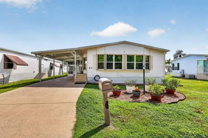 2 bedroom Manufactured Home at 23 Mediterranean Boulevard, Spanish Lakes One, Port St. Lucie — photo 2