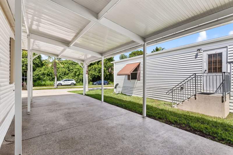 2 bedroom Manufactured Home at 23 Mediterranean Boulevard, Spanish Lakes One, Port St. Lucie — photo 5