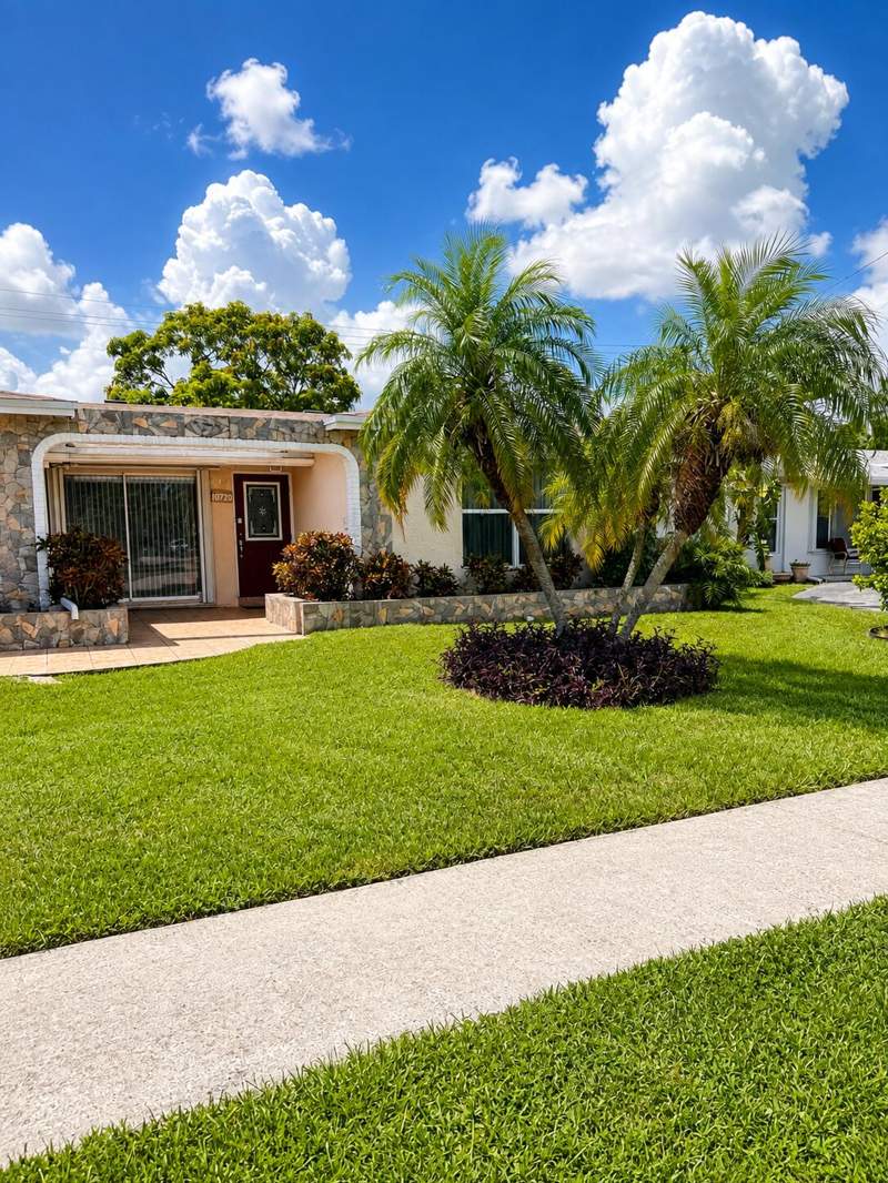 4 bedroom Single Family Residence at 10720 NW 26th Place, Sunrise Golf Village Sec 21, Sunrise — photo 4