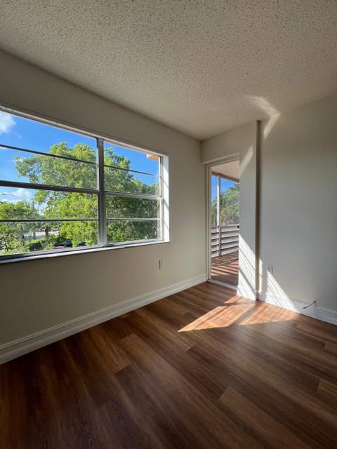 4304 NW 9th Ave #2-3B, Deerfield Beach FL - photo 7 of 17