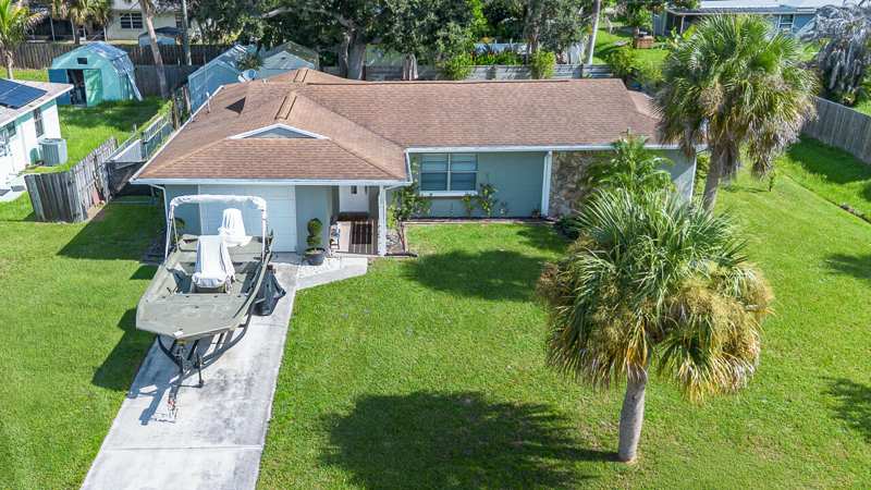 2 bedroom Single Family Residence at 7506 Kenwood Road, Lakewood Park Addition No 1, Fort Pierce — photo 1