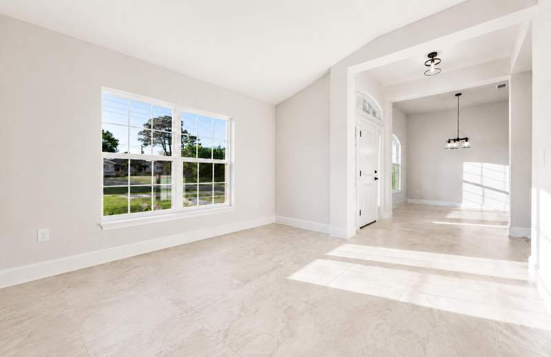 4 bedroom Single Family Residence at 373 NW Broadview Street, Port St Lucie Section 25, Port St. Lucie — photo 2