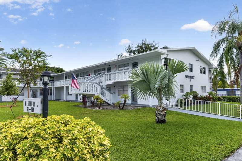 2 bedroom Condominium at 169 Westbury J #169, Westbury J Condo, Deerfield Beach — photo 1