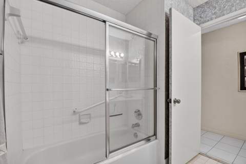 8179 Whispering Palm Drive, Boca Raton FL - photo 21 of 41