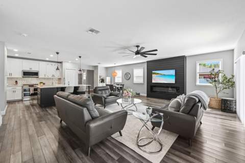 412 SW Dailey Avenue, Port St. Lucie FL - photo 7 of 49