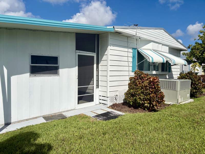 2 bedroom Manufactured Home at 21 Orinco, Spanish Lakes Golf Village community, Port St. Lucie — photo 4
