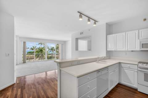 1660 S Highway A1A (Incl. separate deeded guest suite) #222, Jupiter FL - photo 9 of 31
