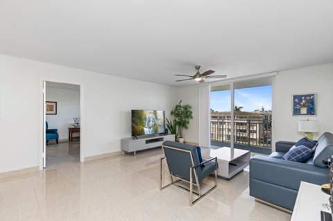 427 Golden Isles Drive, Hallandale Beach FL - photo 8 of 23