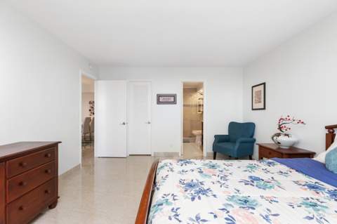 427 Golden Isles Drive, Hallandale Beach FL - photo 13 of 23