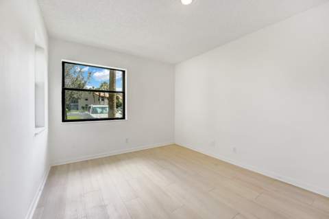 3359 Lucerne Park Drive, Greenacres FL - photo 17 of 41