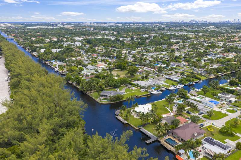 4 bedroom Single Family Residence at 4406 SW 35th Avenue, Davis Isles, Fort Lauderdale — photo 2