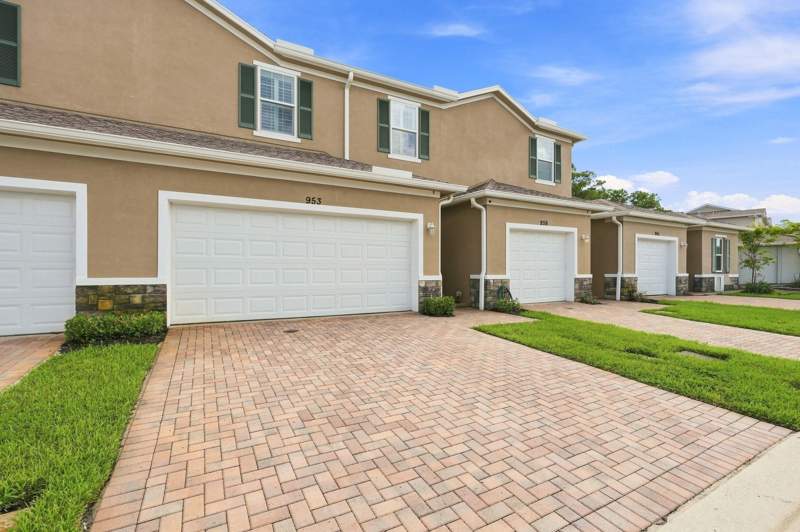 3 bedroom Townhouse at 953 NE Trailside Run, River Place On The St Lucie No. 8, Port St. Lucie — photo 2