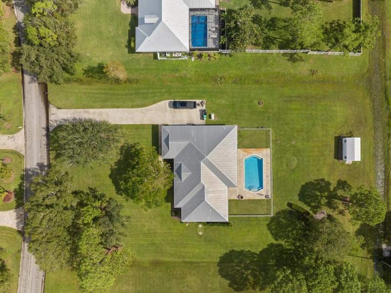 4 bedroom Single Family Residence at 10611 Pine Needle Drive, Pine Hollow Unit Two, Fort Pierce — photo 3