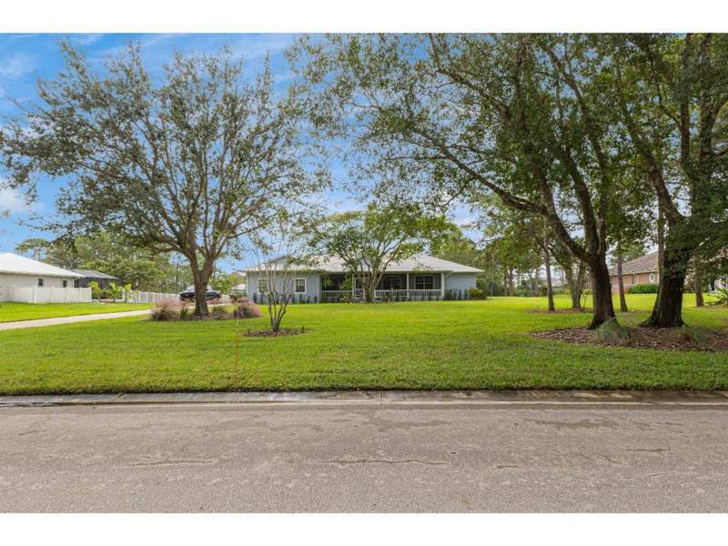 4 bedroom Single Family Residence at 10611 Pine Needle Drive, Pine Hollow Unit Two, Fort Pierce — photo 4