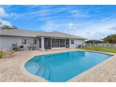 10611 Pine Needle Drive, Fort Pierce FL - photo 23 of 39