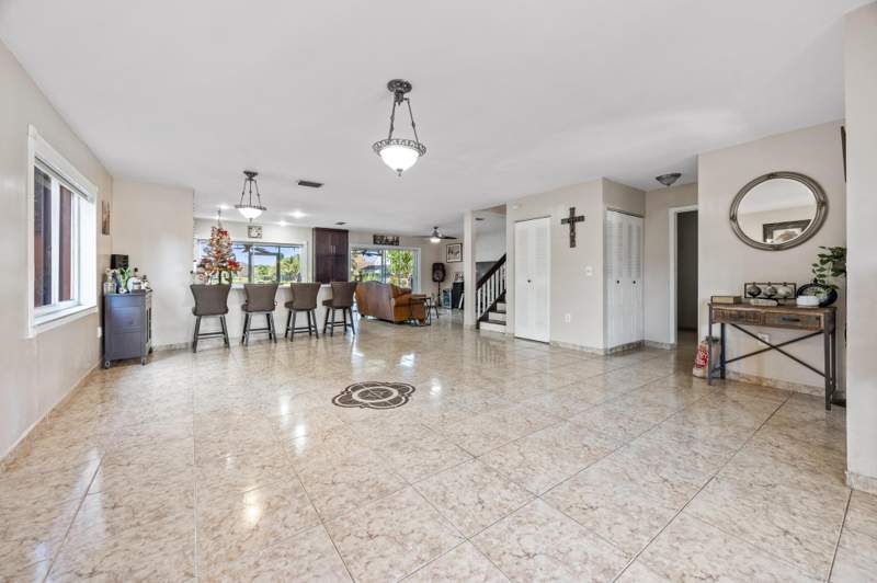 4 bedroom Single Family Residence at 940 SW 96th Avenue, Lakeside South, Pembroke Pines — photo 4