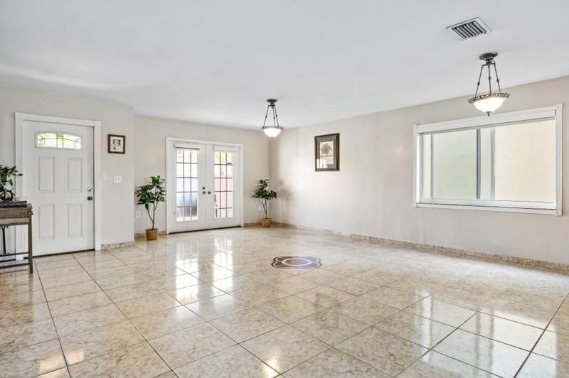 4 bedroom Single Family Residence at 940 SW 96th Avenue, Lakeside South, Pembroke Pines — photo 2