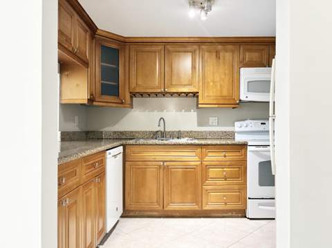 2306 S Cypress Bend Drive #420, Pompano Beach FL - photo 8 of 37