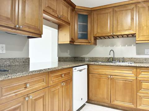 2306 S Cypress Bend Drive #420, Pompano Beach FL - photo 9 of 37