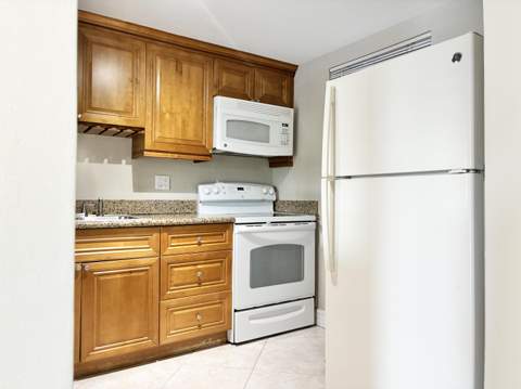 2306 S Cypress Bend Drive #420, Pompano Beach FL - photo 10 of 37