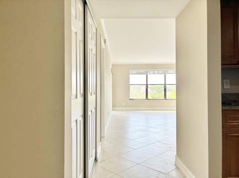2306 S Cypress Bend Drive #420, Pompano Beach FL - photo 16 of 37