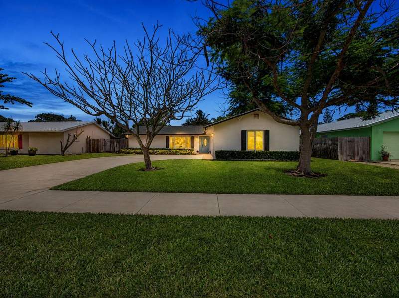 3 bedroom Single Family Residence at 126 Chapel Lane, Chapel Court Sec 3, Tequesta — photo 2
