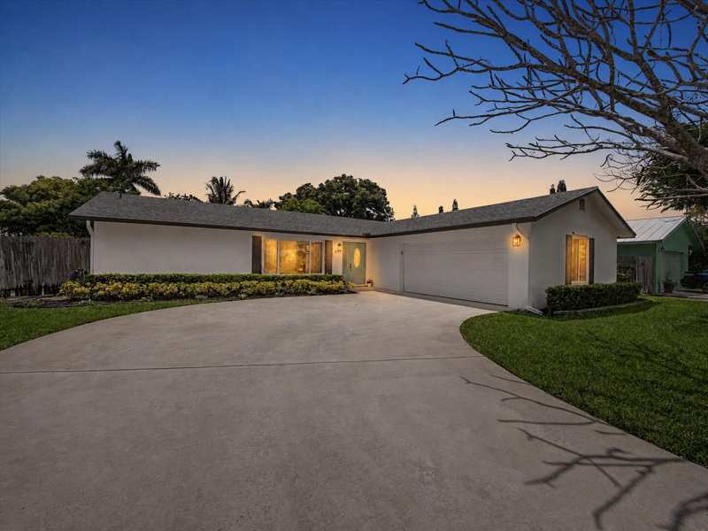 3 bedroom Single Family Residence at 126 Chapel Lane, Chapel Court Sec 3, Tequesta — photo 1