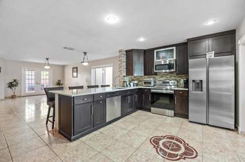 940 SW 96th Avenue, Pembroke Pines FL - photo 9 of 42