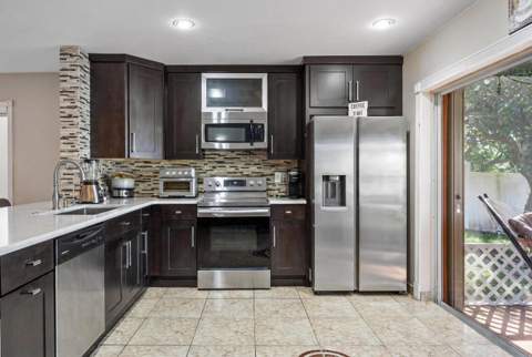 940 SW 96th Avenue, Pembroke Pines FL - photo 10 of 42