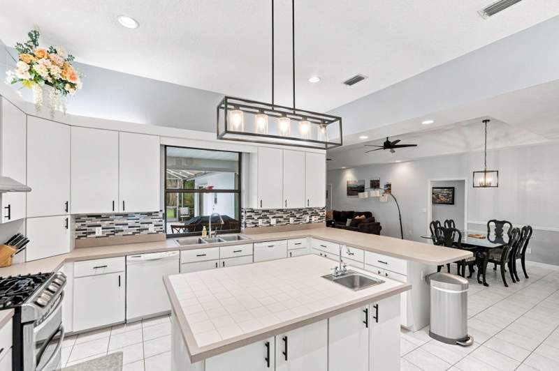 5 bedroom Single Family Residence at 756 SW Pelican Cove, Country Club Estates Parcel 8 Phase 2, Port St. Lucie — photo 5