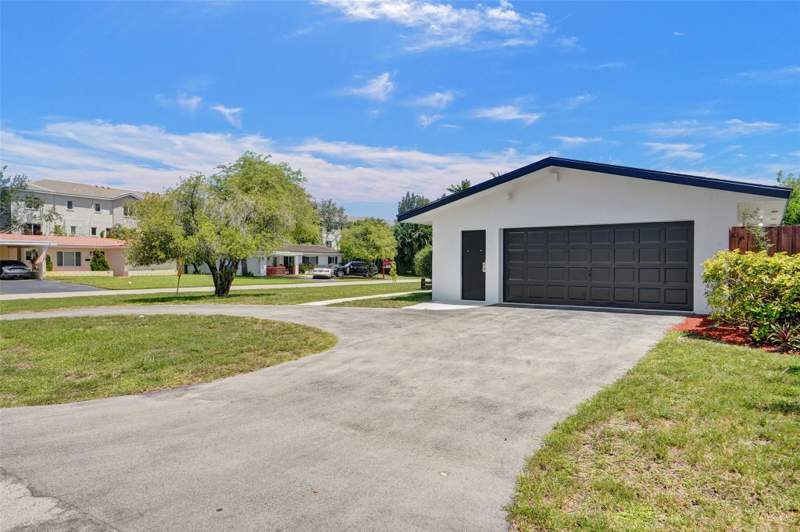 3 bedroom Single Family Residence at 4017 NE 18th Avenue, Coral Heights Sec One, Oakland Park — photo 2