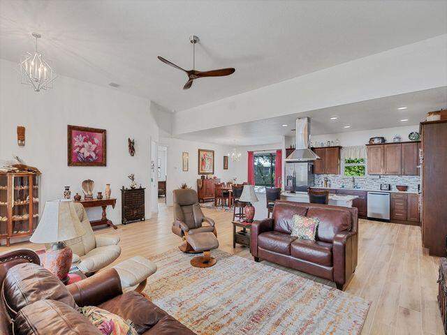 3 bedroom Single Family Residence at 5327 N Old Dixie Highway, Riverview Manor, Fort Pierce — photo 4